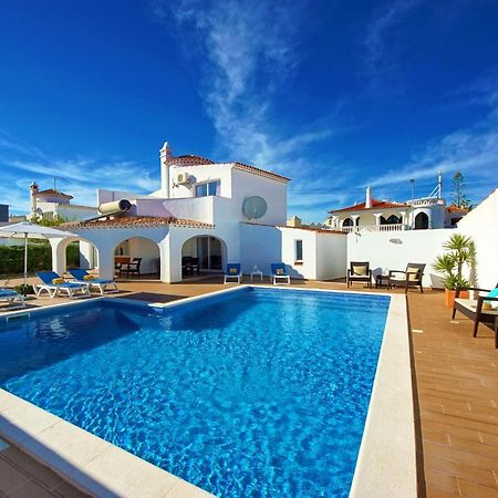 Villa Francella- Relaxing Holidays In An Ideal Location By Dreamvillasالبوفيرا المظهر الخارجي الصورة