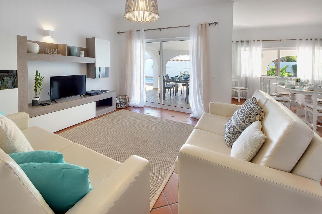 Villa Francella- Relaxing Holidays In An Ideal Location By Dreamvillasالبوفيرا المظهر الخارجي الصورة