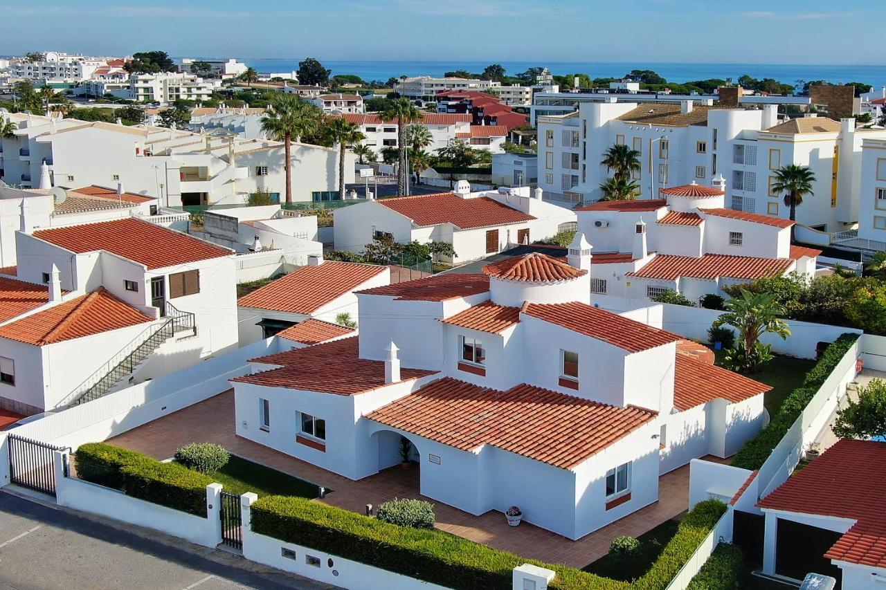 Villa Francella- Relaxing Holidays In An Ideal Location By Dreamvillasالبوفيرا المظهر الخارجي الصورة