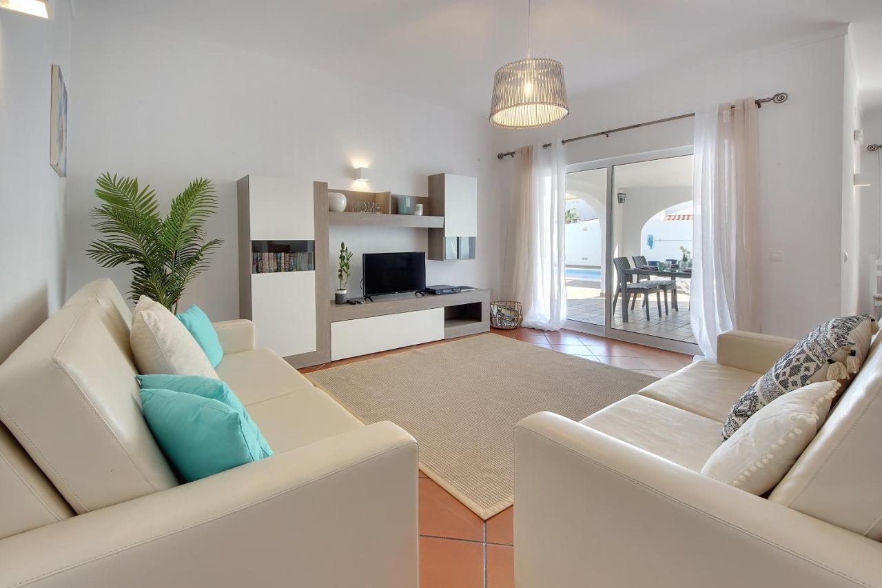 Villa Francella- Relaxing Holidays In An Ideal Location By Dreamvillasالبوفيرا المظهر الخارجي الصورة