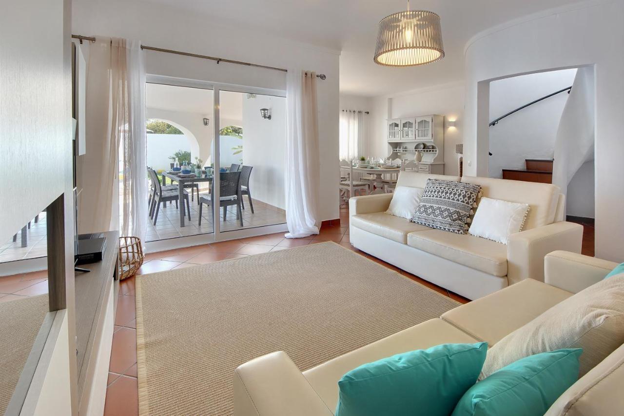 Villa Francella- Relaxing Holidays In An Ideal Location By Dreamvillasالبوفيرا المظهر الخارجي الصورة