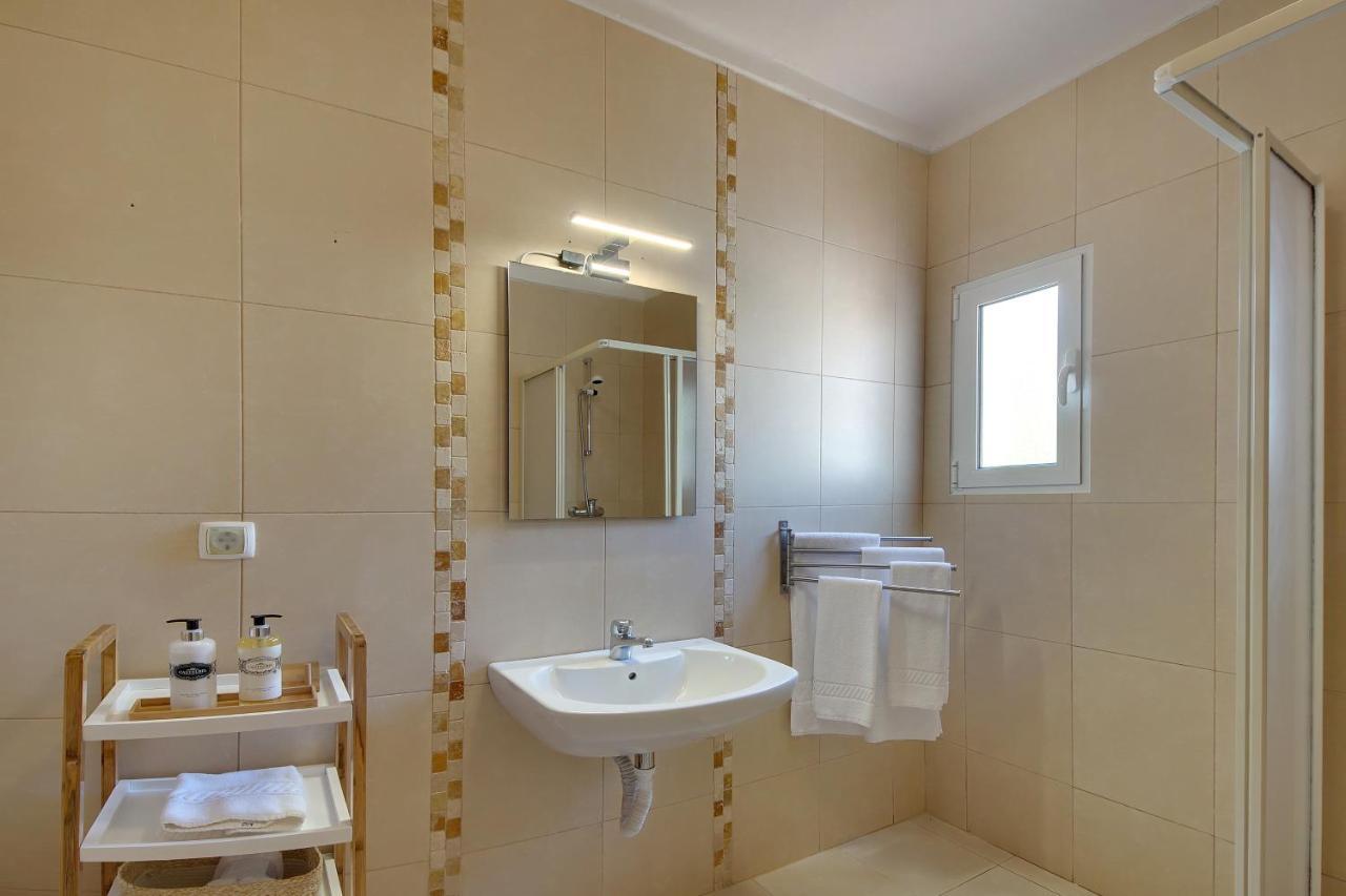 Villa Francella- Relaxing Holidays In An Ideal Location By Dreamvillasالبوفيرا المظهر الخارجي الصورة